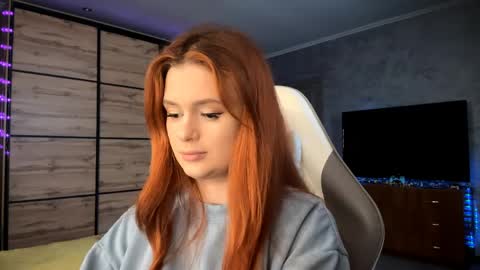 Snapshot of lucretiareisen chatting on April 1, 3:09 pm EmmaEmbers online show from April 1, 3:09 pm