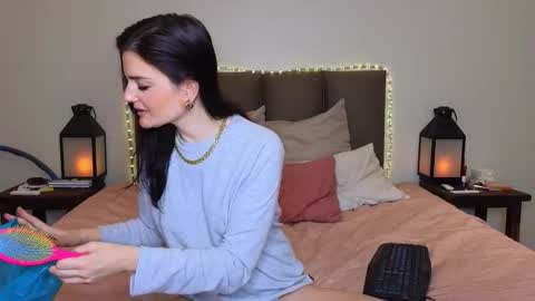 Lucy online show from November 2, 9:06 pm