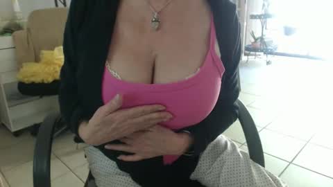 lucy_0000 online show from April 16, 7:25 pm