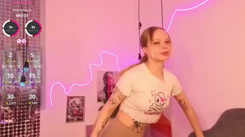 Lucy online show from December 17, 2:01 pm