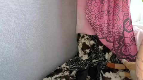 Lucy online show from April 11, 5:23 am