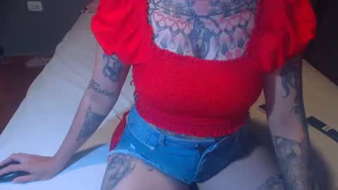 Snapshot of lucy_dreams69 chatting on August 6, 1:18 am Lucia online show from August 6, 1:18 am