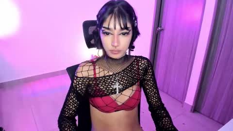 Snapshot of lucy_fernandez chatting on February 28, 10:28 pm lucyfer online show from February 28, 10:28 pm