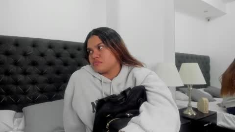 lucy_garzon online show from March 25, 11:49 am