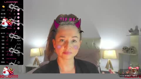 Snapshot of lucy_hot77 chatting on December 31, 12:32 am Lucia online show from December 31, 12:32 am
