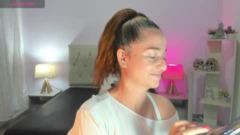 Snapshot of lucy_hot77 chatting on February 4, 9:41 pm Lucia online show from February 4, 9:41 pm