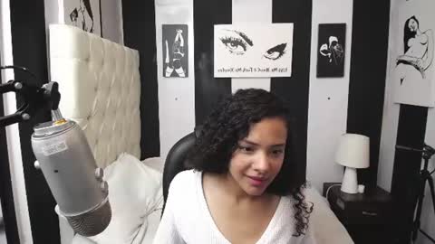 Snapshot of lucy_lorelei chatting on June 16, 1:25 pm lucy_lorelei online show from June 16, 1:25 pm