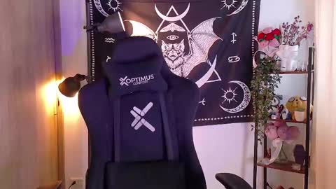 Snapshot of lucy_meoww chatting on February 21, 9:54 pm lucy meoww online show from February 21, 9:54 pm