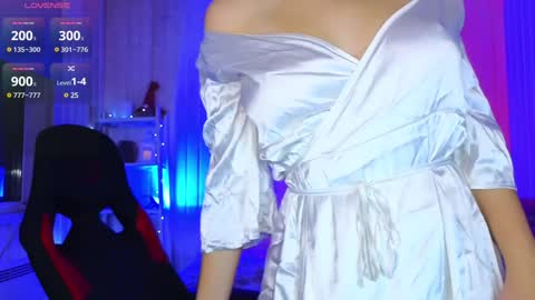 Lucy online show from December 4, 3:15 am