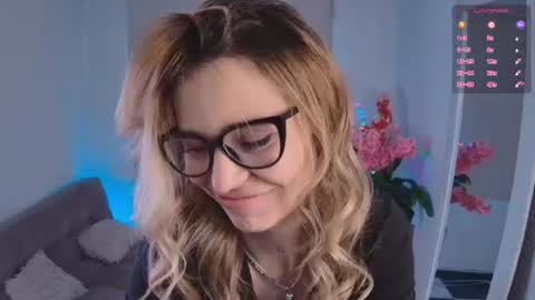 Snapshot of lucy_priincess chatting on June 23, 5:33 pm lucy online show from June 23, 5:33 pm