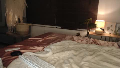 Snapshot of lucy_sweetgirl19 chatting on February 18, 1:21 am luciana online show from February 18, 1:21 am