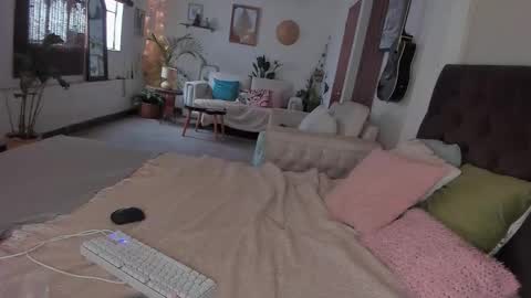 Snapshot of lucy_sweetgirl19 chatting on September 14, 4:39 pm luciana online show from September 14, 4:39 pm