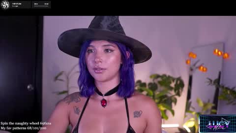 Snapshot of lucyallenx chatting on October 17, 8:11 pm Lucy Alien online show from October 17, 8:11 pm
