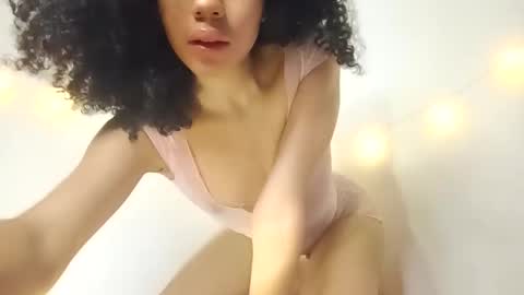 Snapshot of lucybellea chatting on February 12, 10:21 am Lucia online show from February 12, 10:21 am