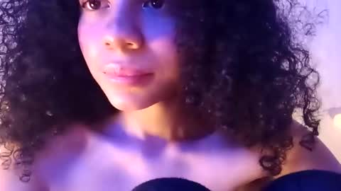 Snapshot of lucybellea chatting on March 6, 6:21 am Lucia online show from March 6, 6:21 am