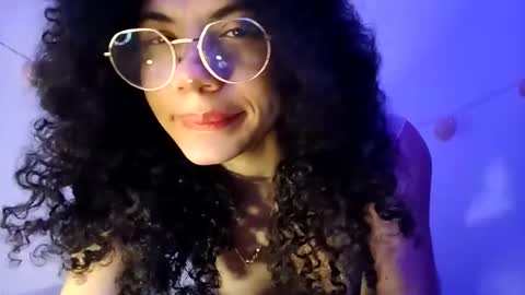 Snapshot of lucybellea chatting on March 18, 6:05 am Lucia online show from March 18, 6:05 am