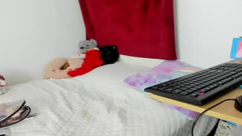 Snapshot of lucyblood chatting on May 1, 12:59 am lucyblood online show from May 1, 12:59 am