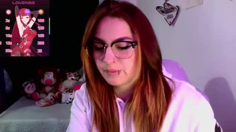Snapshot of lucycherry__ chatting on October 23, 1:38 am LUCIA online show from October 23, 1:38 am
