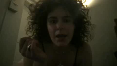 lucydreamsx2 online show from April 10, 2:17 am