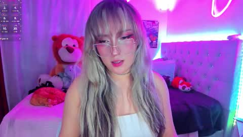 Snapshot of lucylane_ chatting on September 23, 4:59 am Lucy online show from September 23, 4:59 am