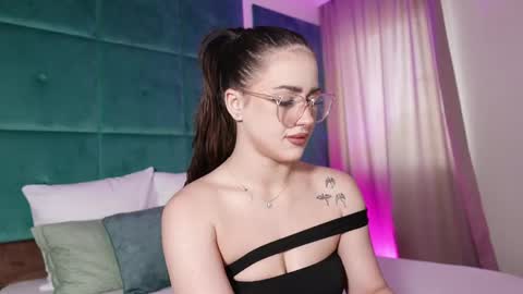 Snapshot of lucylexton chatting on June 6, 4:50 am Lucy Lexton online show from June 6, 4:50 am