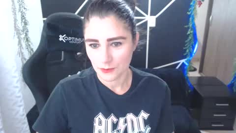 LUCY online show from November 22, 7:13 pm