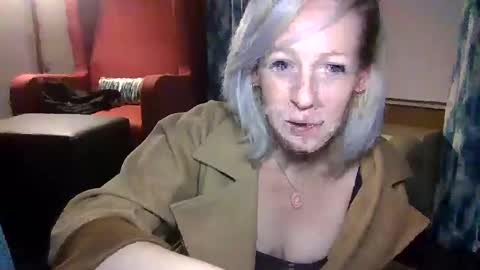 Snapshot of lucyloveslookers78240 chatting on December 19, 4:45 am Lucy Loves Lookers online show from December 19, 4:45 am