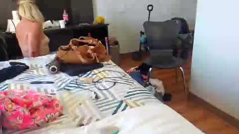 Snapshot of lucyloveslookers78240 chatting on September 17, 4:30 pm Lucy Loves Lookers online show from September 17, 4:30 pm