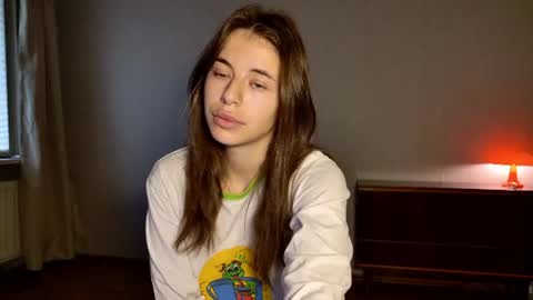 Snapshot of lucyrait chatting on June 26, 6:07 am Lucy online show from June 26, 6:07 am