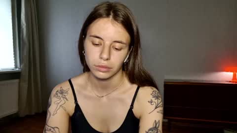 Snapshot of lucyrait chatting on July 1, 3:34 pm Lucy online show from July 1, 3:34 pm