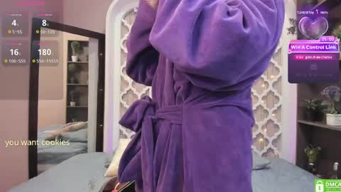 Snapshot of lucyy_liiu chatting on December 6, 9:54 am Lucy Liiu online show from December 6, 9:54 am
