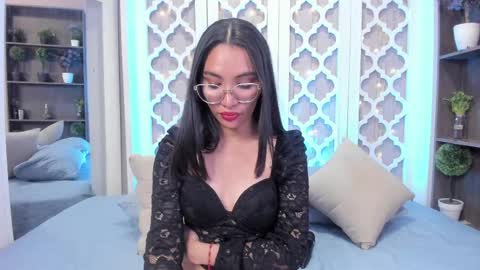 Snapshot of lucyy_liiu chatting on March 10, 9:29 pm Lucy Liiu online show from March 10, 9:29 pm