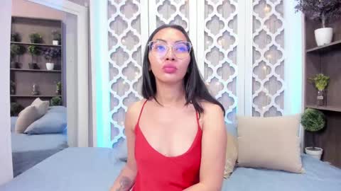 Snapshot of lucyy_liiu chatting on March 12, 11:22 pm Lucy Liiu online show from March 12, 11:22 pm