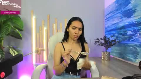 Snapshot of lucyy_liiu chatting on September 24, 12:19 pm Lucy Liiu online show from September 24, 12:19 pm