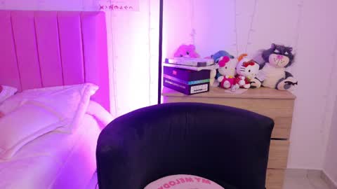 Snapshot of lucyy_peach chatting on October 21, 1:50 am LUCYY FROM HOME  online show from October 21, 1:50 am