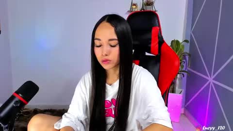 Snapshot of lucyy_rose chatting on September 19, 12:34 am o online show from September 19, 12:34 am