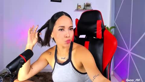 Snapshot of lucyy_rose chatting on October 16, 12:00 am o online show from October 16, 12:00 am