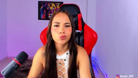 Snapshot of lucyy_rose chatting on February 12, 11:55 pm o online show from February 12, 11:55 pm