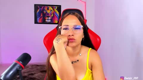 Snapshot of lucyy_rose chatting on February 21, 12:55 am o online show from February 21, 12:55 am