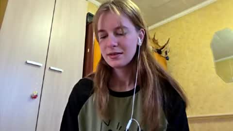 Snapshot of lucyzachar chatting on April 22, 6:27 am Sofia online show from April 22, 6:27 am