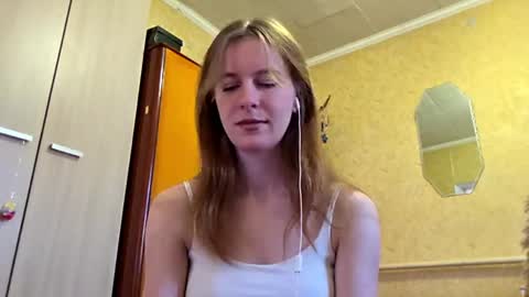 Snapshot of lucyzachar chatting on April 25, 6:16 am Sofia online show from April 25, 6:16 am