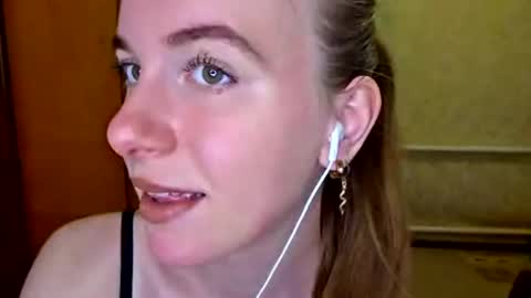 Snapshot of lucyzachar chatting on May 6, 6:08 am Sofia online show from May 6, 6:08 am