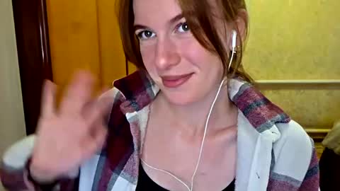 Snapshot of lucyzachar chatting on May 10, 6:07 am Sofia online show from May 10, 6:07 am