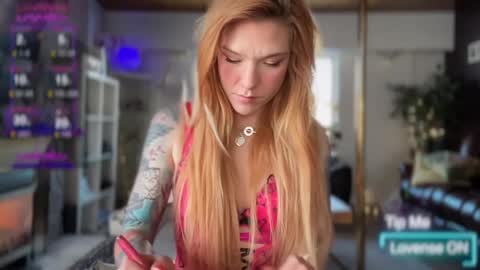 Luubeam             INSTA luubeammm TWITTER lunaisreallycu1 online show from January 13, 6:38 pm