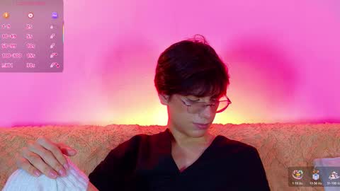 Snapshot of lui_x_dust chatting on February 28, 3:29 am Lui online show from February 28, 3:29 am