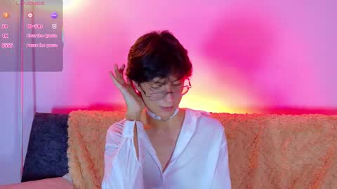 Snapshot of lui_x_dust chatting on March 1, 1:51 am Lui online show from March 1, 1:51 am