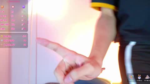 Snapshot of lui_x_dust chatting on March 2, 7:15 am Lui online show from March 2, 7:15 am