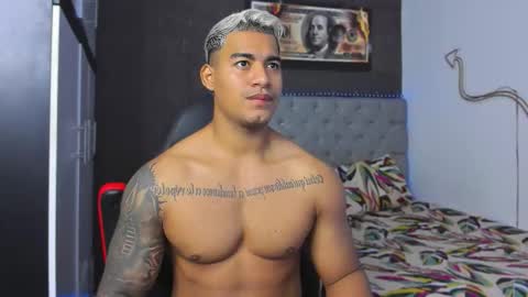 Snapshot of luigi_hot_ chatting on February 16, 1:40 pm Luigi Independent model online show from February 16, 1:40 pm