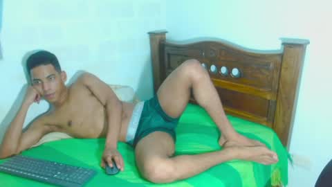 Snapshot of luigiluxs chatting on April 28, 2:27 am MY NAME IS LUIGI online show from April 28, 2:27 am