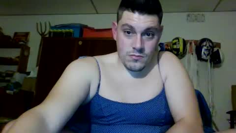 Snapshot of luis2423 chatting on February 4, 2:17 am A slave to the mistress.. un esclavo para las amas dominantes. online show from February 4, 2:17 am